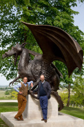 <p>Bronzová socha draka u Francouzkého Bordeaux.</p>