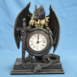 Černý bojový drak s hodinami - fantasy